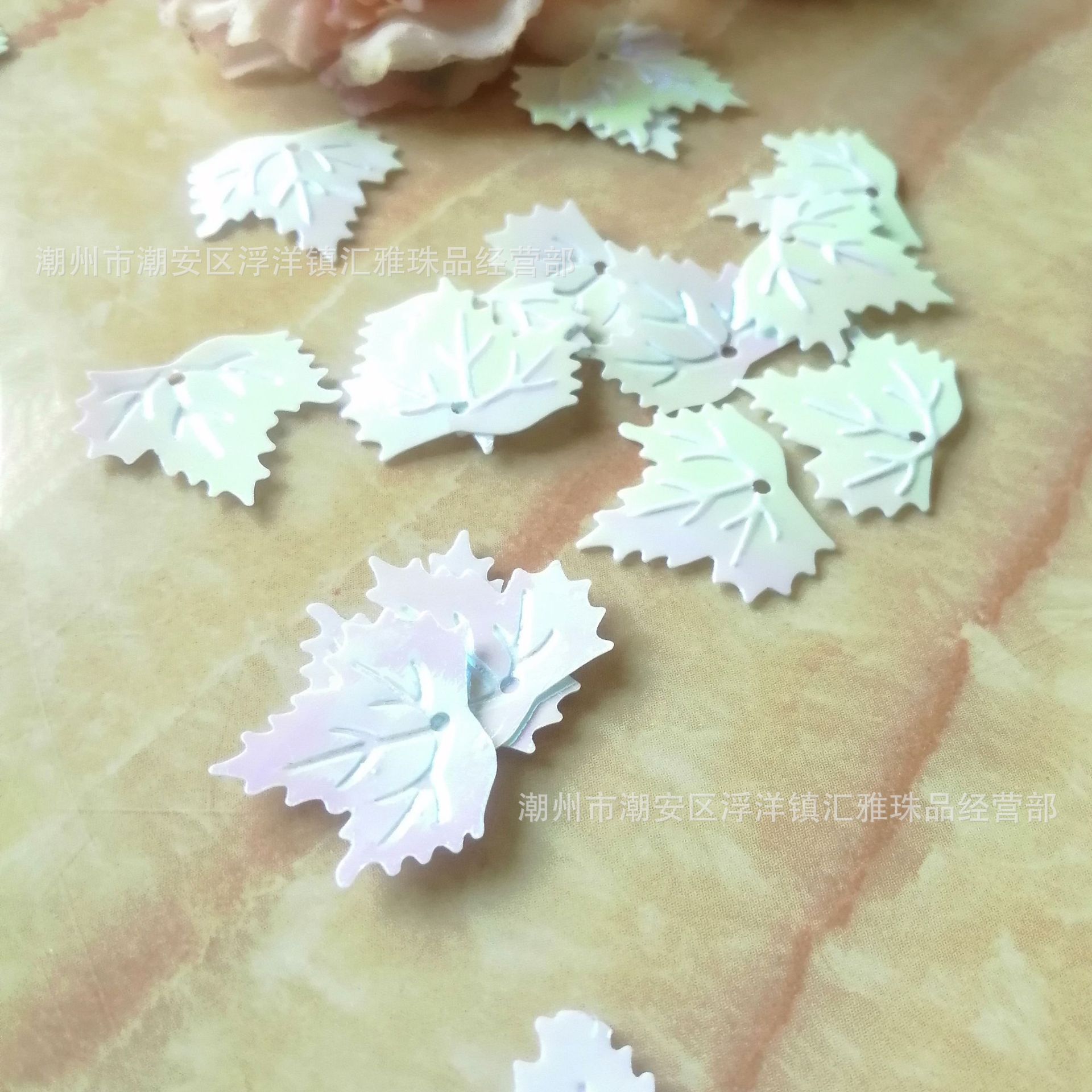 秋冬圣誕季潮流之選 混色乳片、楓葉亮片DIY美甲與服裝輔料